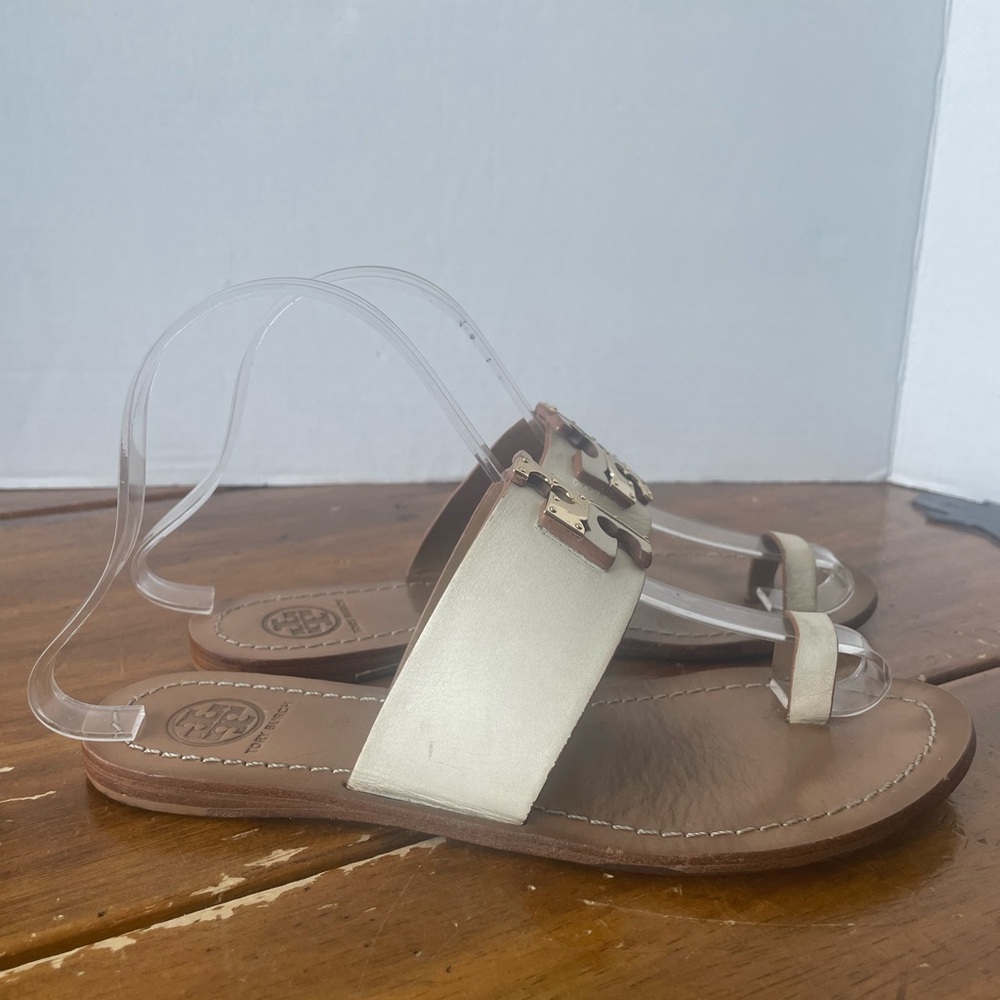Tory Burch Selby Flat Sandals Toe Ring Ivory Gold Size 5.5 Leather Well Worn - Picture 4 of 8
